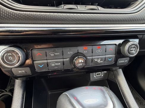 Used 2022 Jeep Compass Trailhawk w/ Trailhawk Convenience Group AWD/4WD image 31