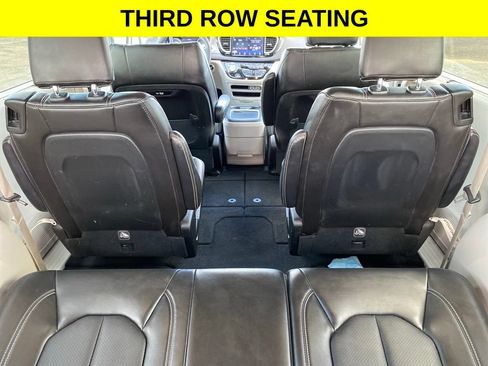 Used 2024 Chrysler Pacifica Touring-L FWD image 8