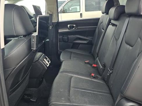 Used 2023 Kia Sorento S w/ Panoramic Sunroof Package image 7