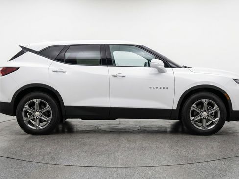Used 2025 Chevrolet Blazer LT FWD image 11