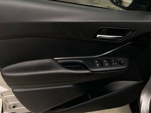 Used 2018 Toyota C-HR XLE FWD image 24