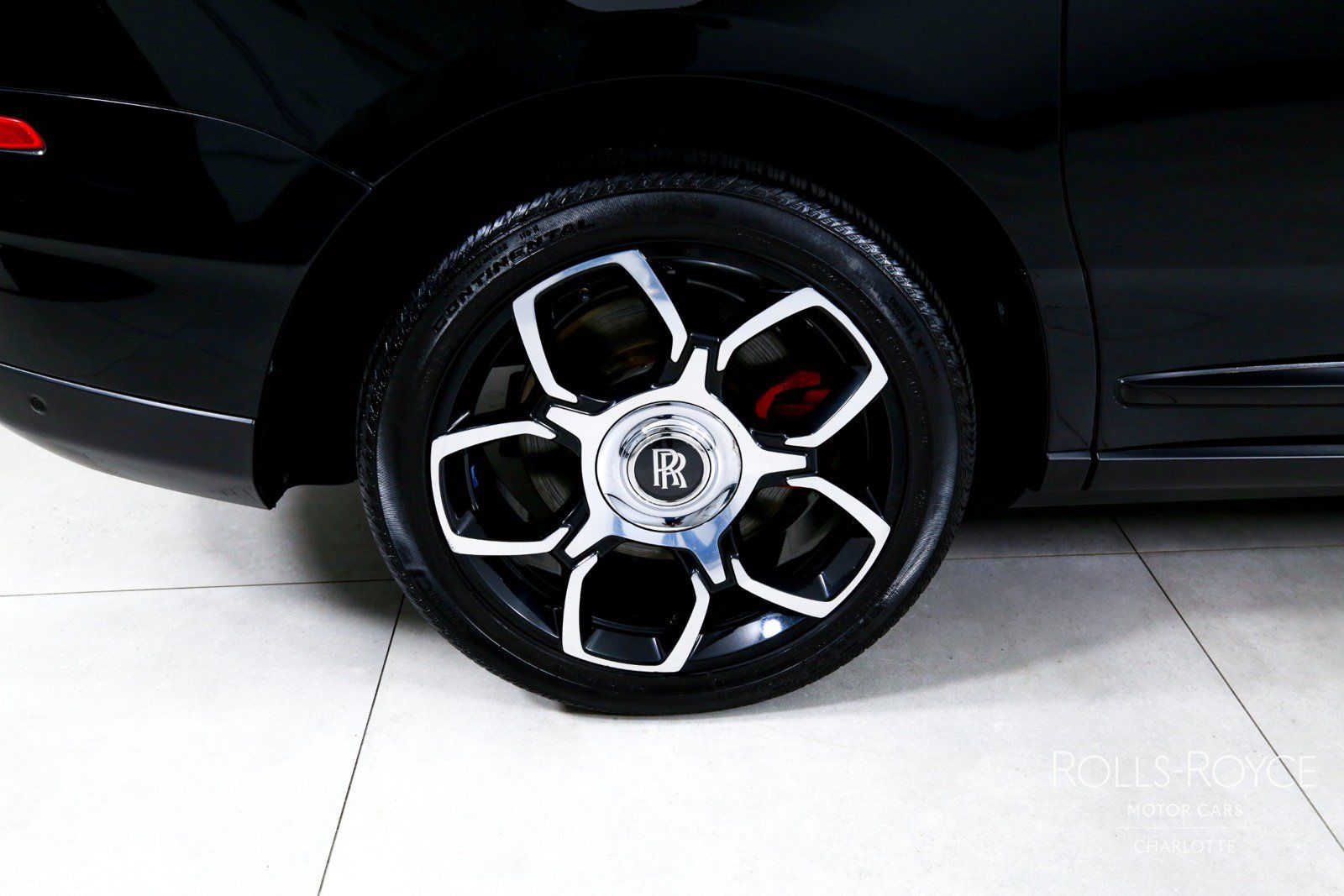Used 2020 Rolls-Royce Cullinan Black Badge AWD/4WD image 32