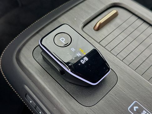 Used 2025 Nissan Ariya AWD image 25