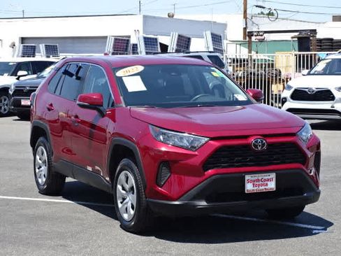 Used 2022 Toyota RAV4 LE AWD/4WD image 2