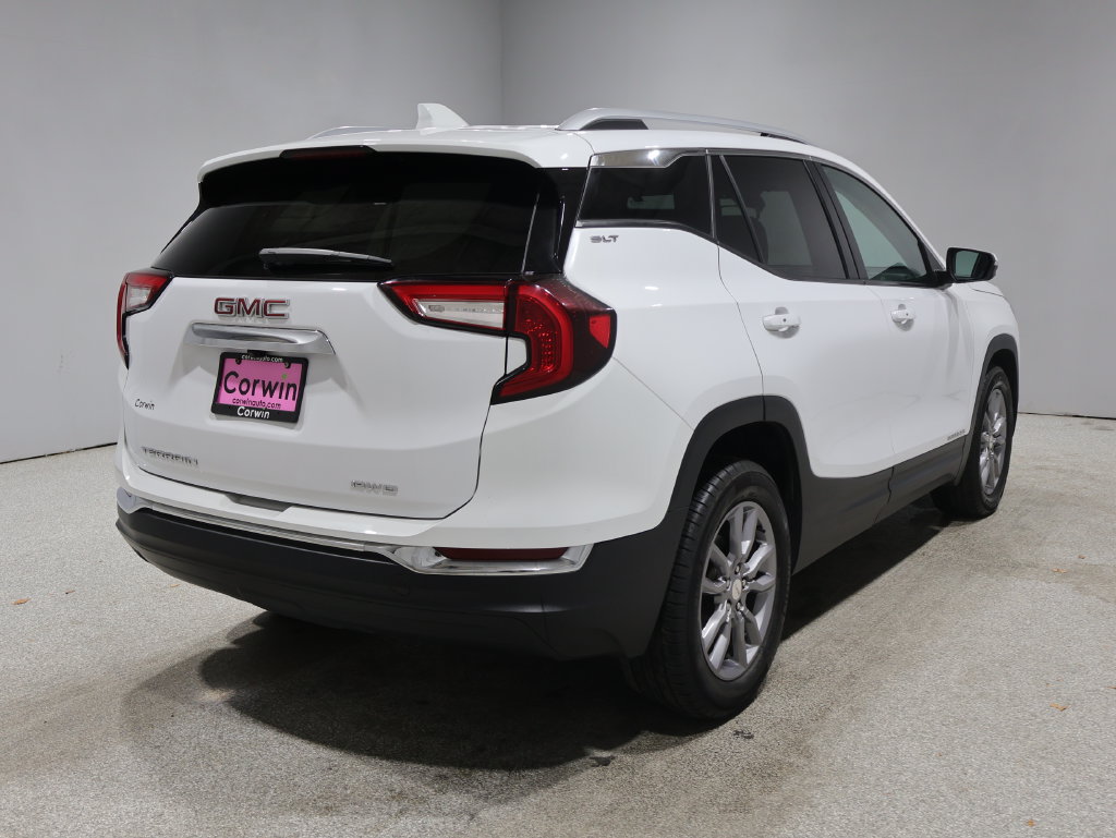 Used 2024 GMC Terrain SLT AWD/4WD image 2