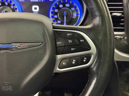 Used 2018 Chrysler 300 Limited w/ Safetytec Plus Group image 18