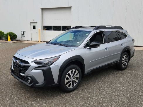Certified 2025 Subaru Outback Premium AWD/4WD image 3