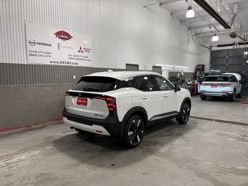 New 2025 Nissan Kicks SR image 3