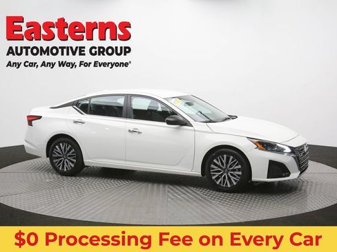 Used 2025 Nissan Altima 2.5 SV FWD image 46