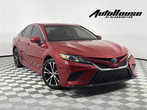Used 2020 Toyota Camry SE image 1