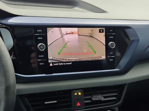 Certified 2023 Volkswagen Taos SE w/ Panoramic Sunroof Package FWD image 18