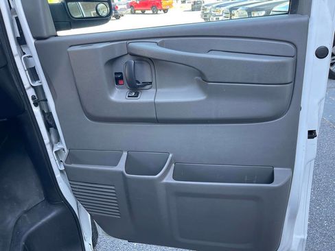 Used 2014 Chevrolet Express 1500 RWD image 33