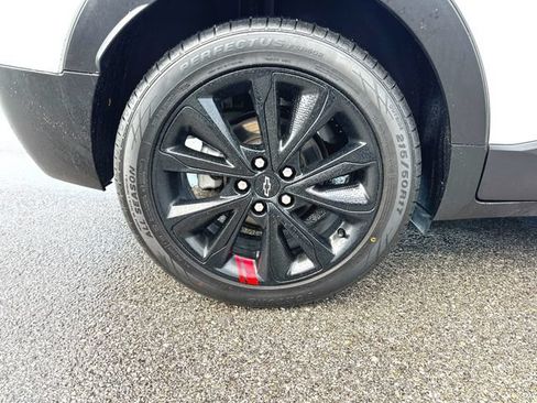 Used 2023 Chevrolet Bolt EUV LT w/ Convenience Package FWD image 32