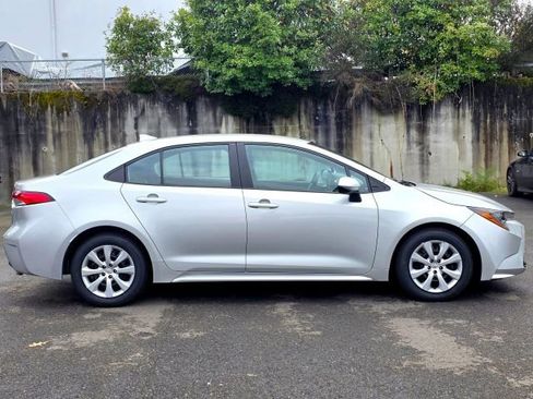 Used 2023 Toyota Corolla LE image 8