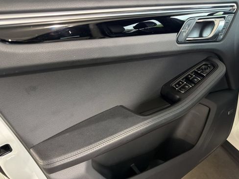 Used 2023 Porsche Macan S AWD/4WD image 13