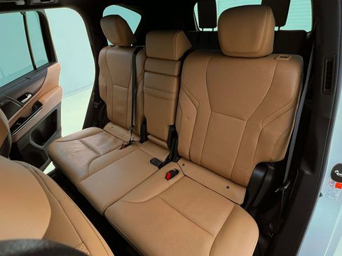 Used 2024 Lexus LX 600 4WD w/ Luxury Package image 15