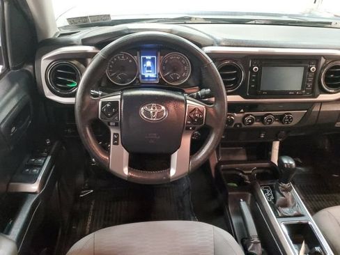 Used 2017 Toyota Tacoma SR5 w/ Tow Package AWD/4WD image 15