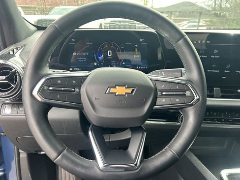 Used 2025 Chevrolet Equinox LT image 25