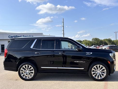 Used 2021 GMC Yukon Denali w/ Denali Premium Package AWD/4WD image 3