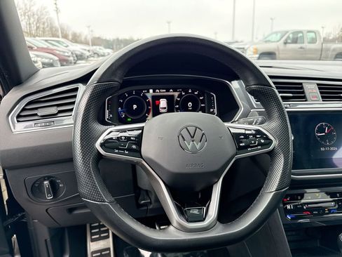 Used 2022 Volkswagen Tiguan SEL R-Line image 11