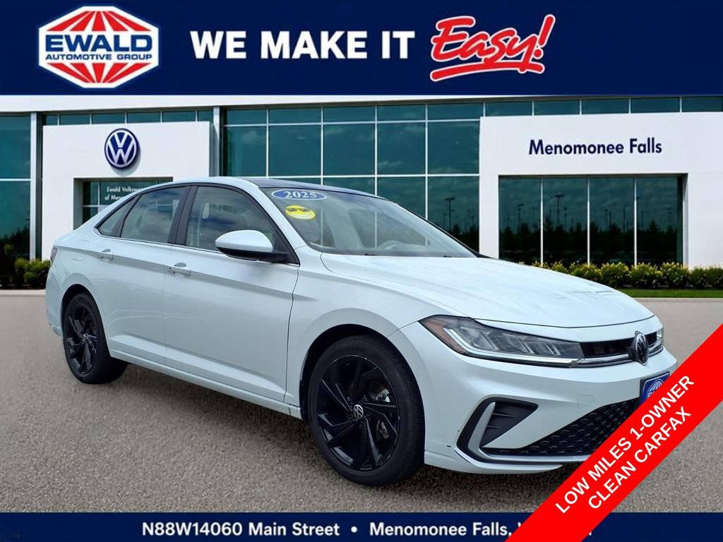 Used 2025 Volkswagen Jetta SE w/ Sunroof Package FWD image 1