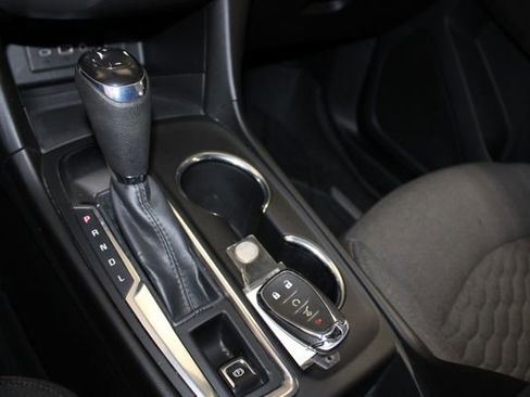 Used 2020 Chevrolet Equinox LT w/ Driver Convenience Package FWD image 18