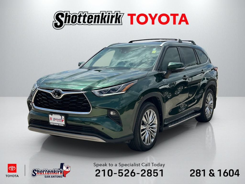 Used 2024 Toyota Highlander Platinum FWD image 1