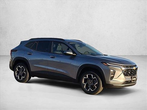 New 2026 Chevrolet Trax LT w/ Driver Confidence Package image 7