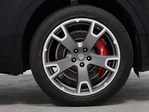 Used 2017 Maserati Levante S image 12