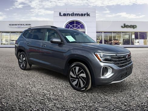 Used 2025 Volkswagen Atlas SE image 21