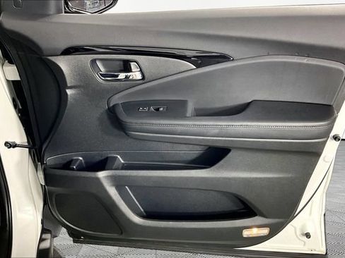 Used 2020 Honda Pilot Touring image 28