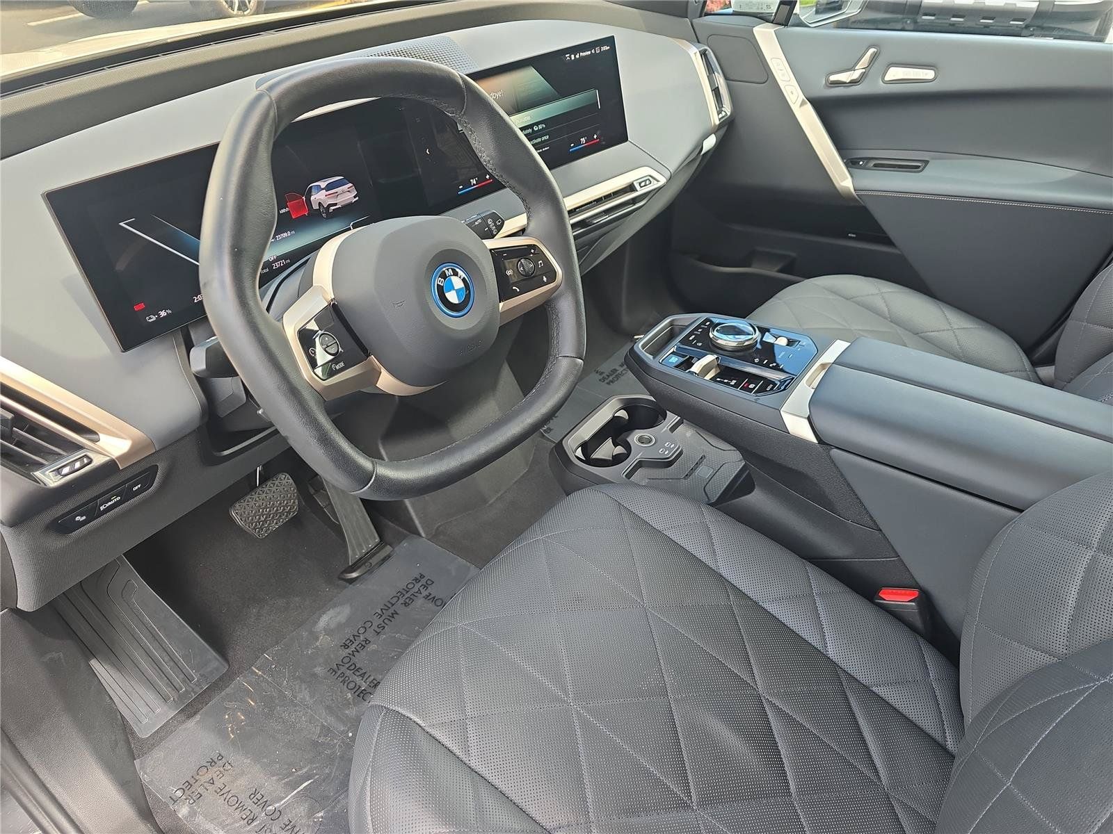 Used 2023 BMW iX xDrive50 w/ Sport Package AWD/4WD image 17