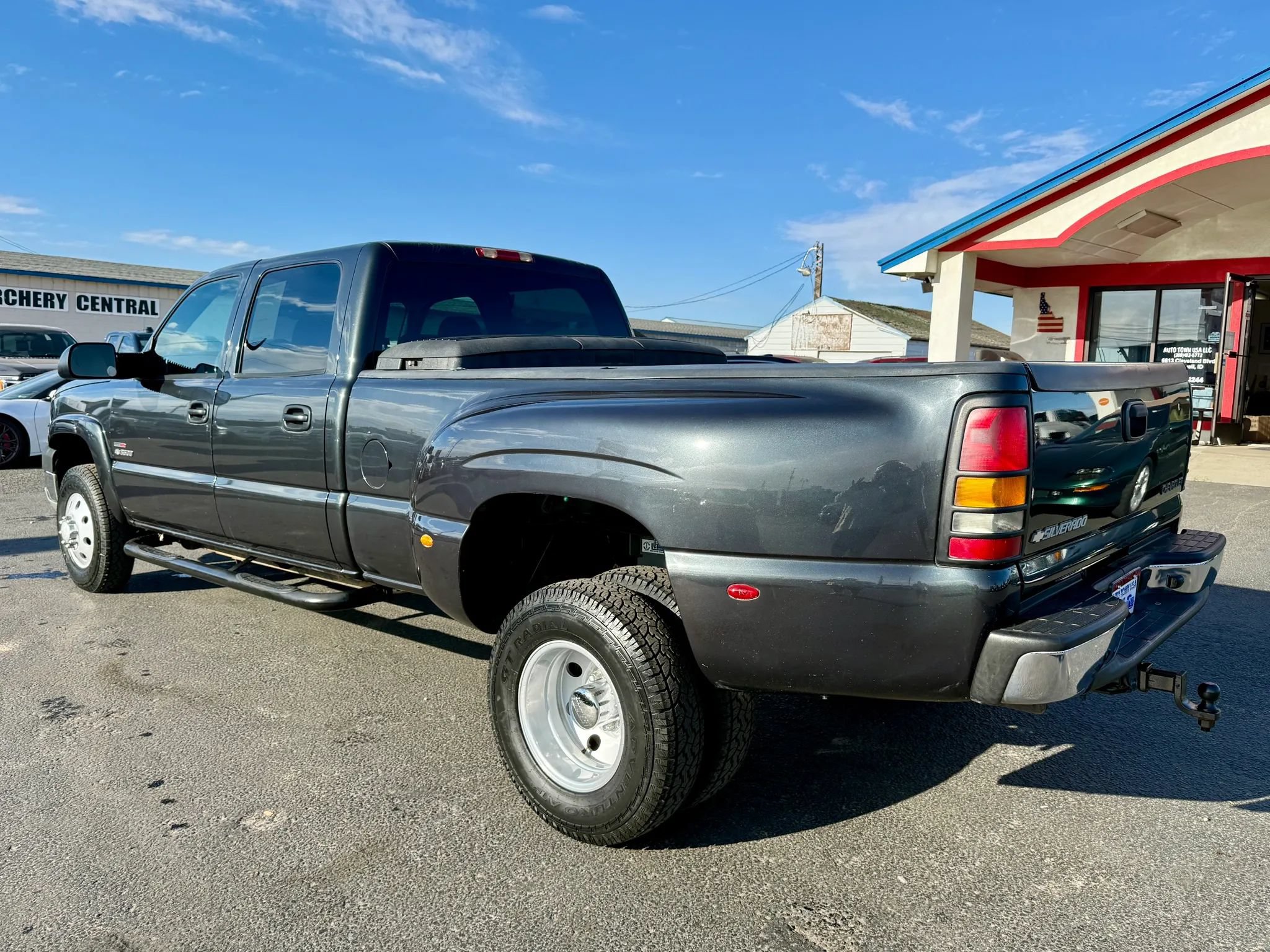 Used 2005 Chevrolet Silverado 3500 LS w/ Heavy-Duty Power Package AWD/4WD image 3