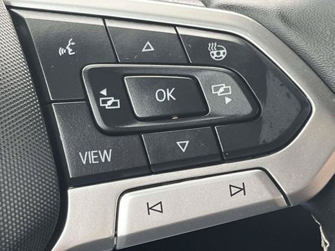 Used 2025 Volkswagen Atlas Cross Sport SE FWD image 34