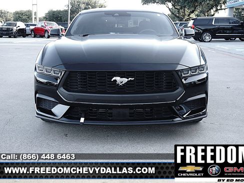 Used 2025 Ford Mustang Coupe RWD image 2