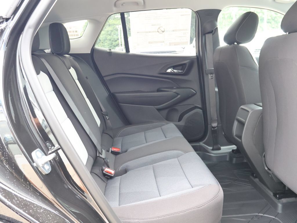 New 2026 Chevrolet Trax LS w/ LS Convenience Package FWD image 27