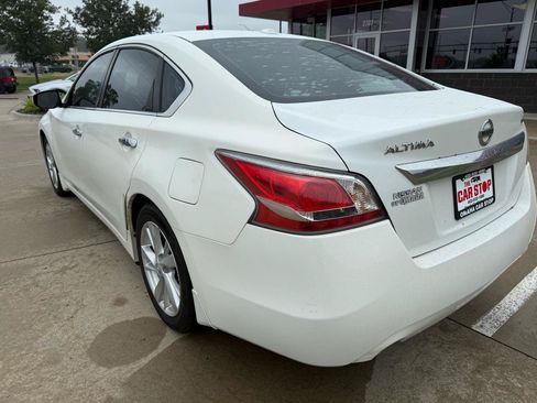 Used 2015 Nissan Altima 2.5 SL w/ Moonroof Package FWD image 9