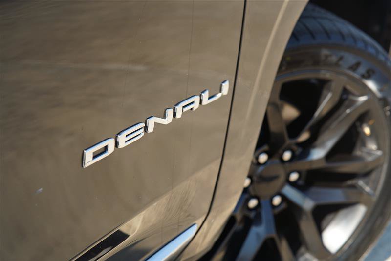 Used 2021 GMC Yukon Denali w/ Denali Premium Package AWD/4WD image 17