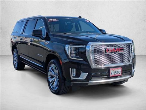 Used 2021 GMC Yukon XL Denali w/ Denali Premium Package image 3