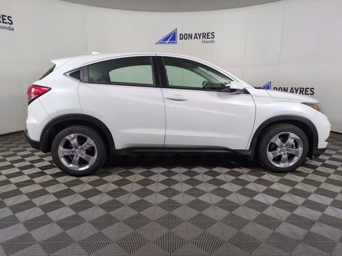 Used 2017 Honda HR-V LX image 8