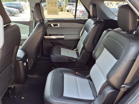 Used 2022 Ford Explorer XLT w/ Equipment Group 202A RWD image 19