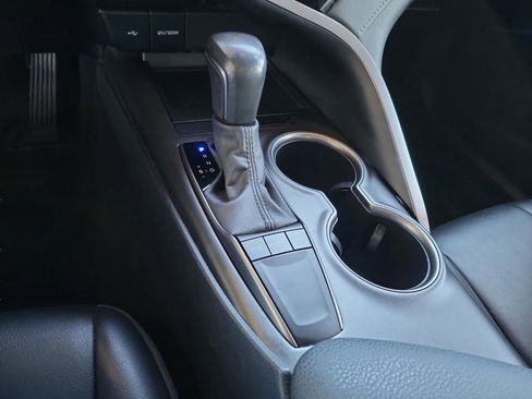 Used 2024 Toyota Camry SE image 18