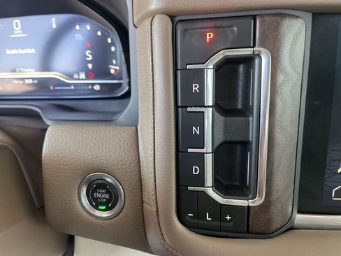 Used 2024 GMC Yukon XL Denali AWD/4WD image 12