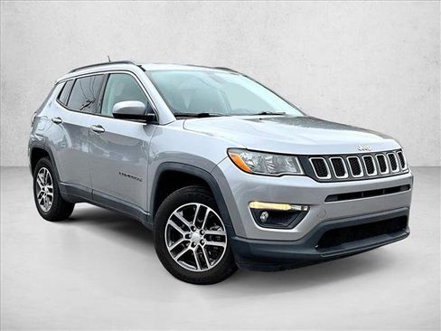 Used 2017 Jeep Compass Latitude w/ Popular Equipment Group AWD/4WD image 12