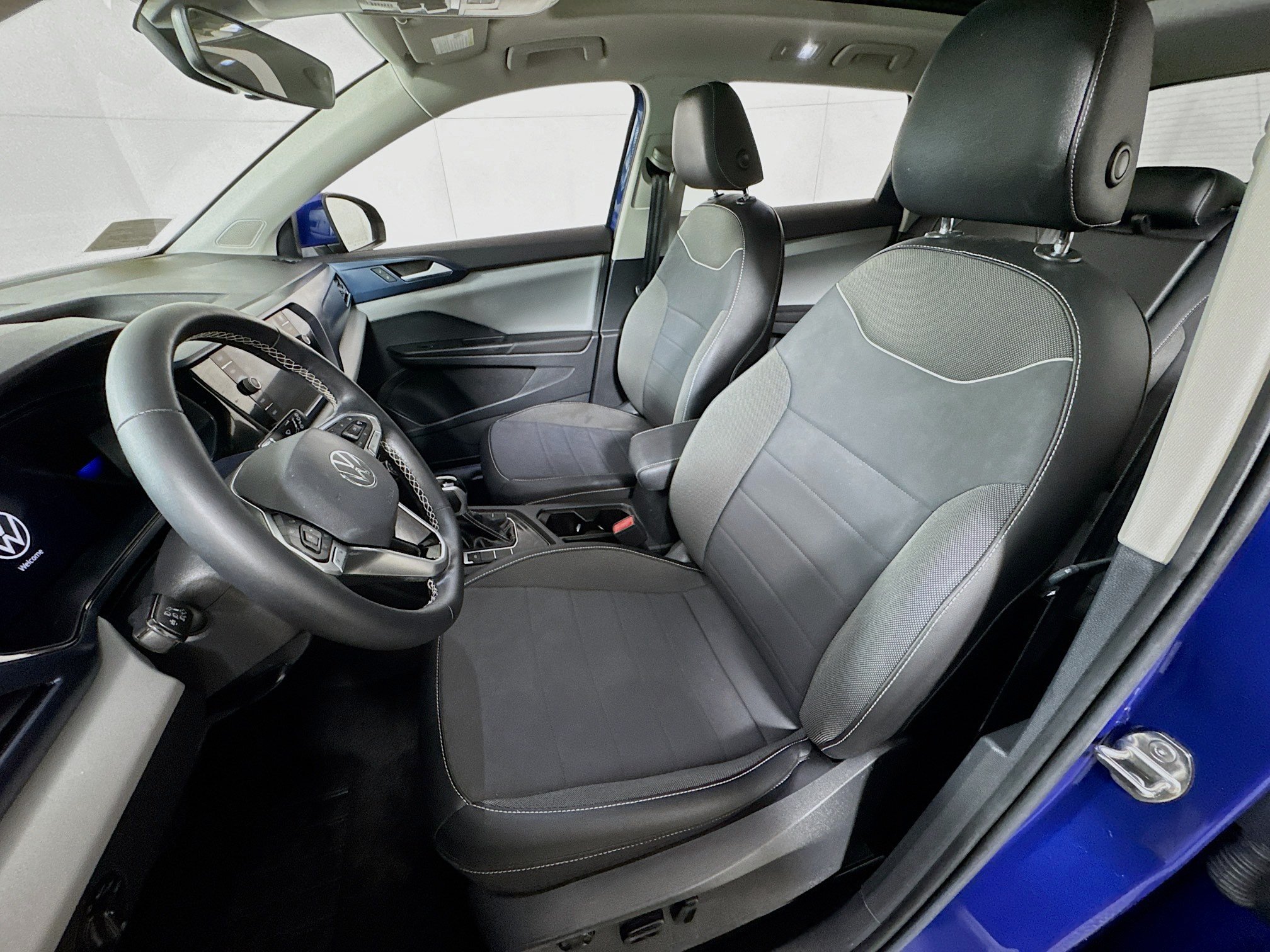 Used 2023 Volkswagen Taos SE w/ Panoramic Sunroof Package FWD image 15