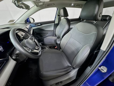 Used 2023 Volkswagen Taos SE w/ Panoramic Sunroof Package FWD image 15