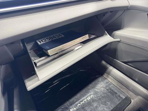 Certified 2025 Hyundai Elantra SEL w/ Cargo Package image 31