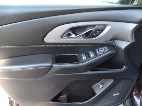 Used 2018 Chevrolet Traverse AWD LT w/ 2LT image 19
