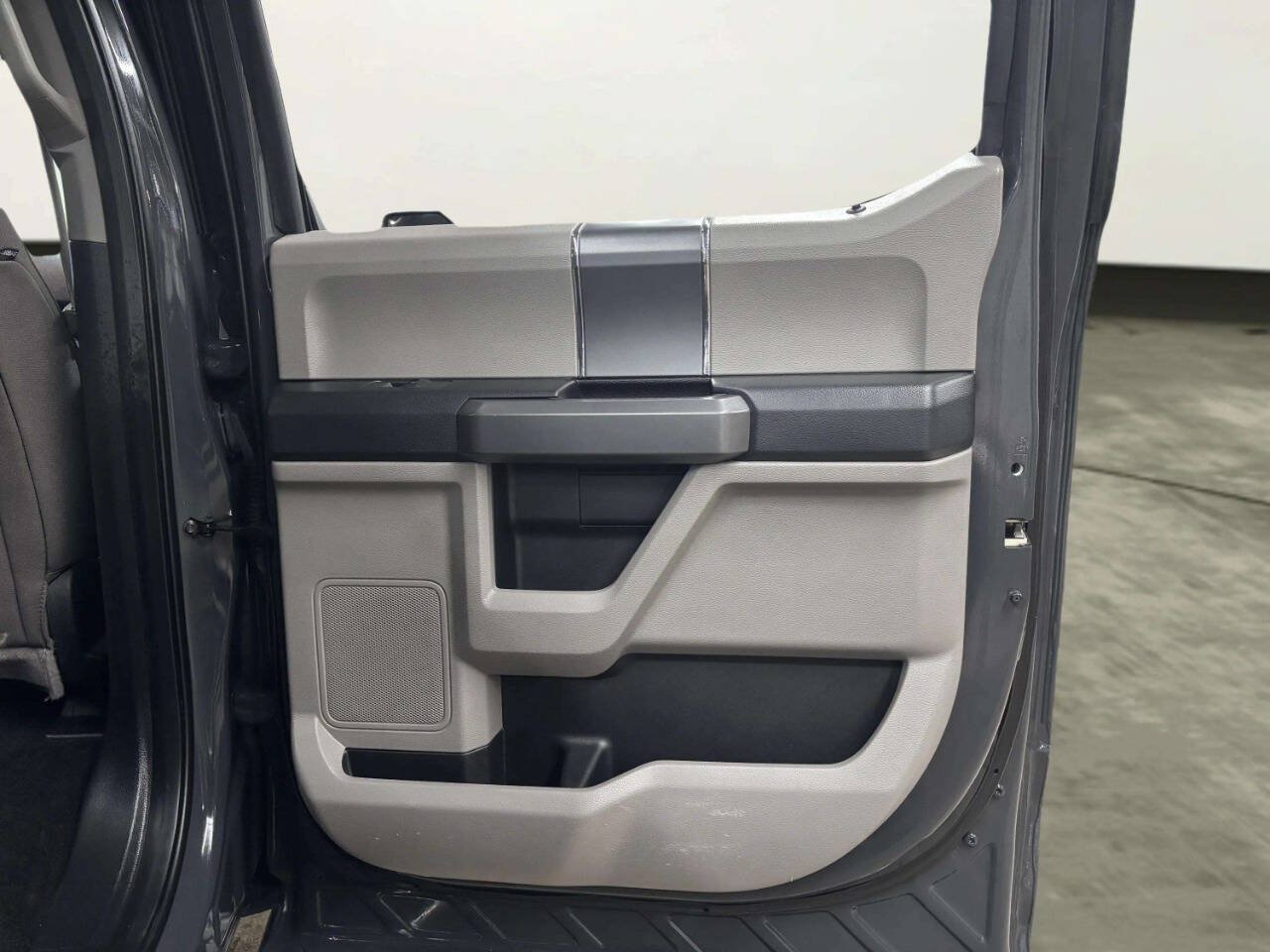 Used 2017 Ford F150 XLT w/ Equipment Group 302A Luxury AWD/4WD image 17
