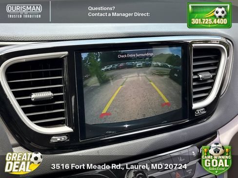 Used 2023 Chrysler Pacifica Touring-L FWD image 12